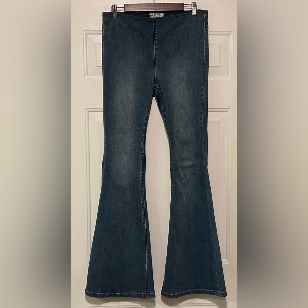 Free People We The Free Penny Pull-On Flare Bell Bottom Jeans‎ Authentic Blue 30